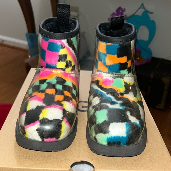 Girls classic clear mini check Uggs - Picture 2 of 4